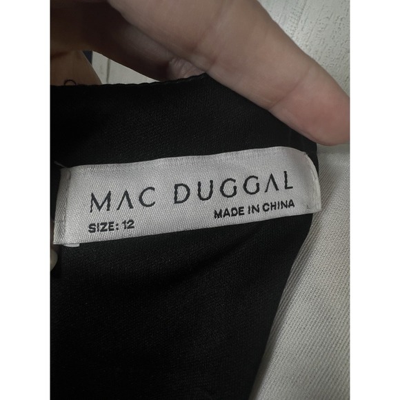 Mac Duggal Black Faux Wrap Long Sleeve Evening Gown with Appliqué Detail Size 12 - Picture 8 of 11